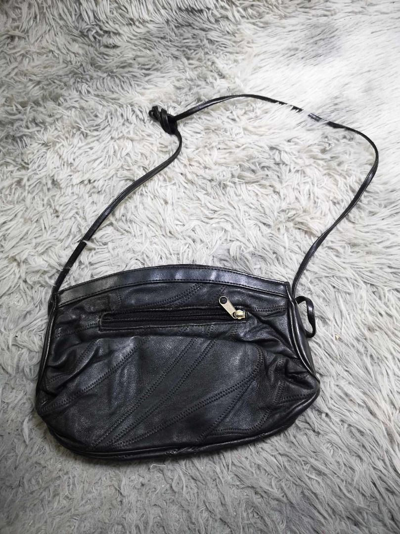 Vintage Black Leather Patchwork Crossbody Bag (Category: Cross-body Bags) located in Santa Cruz. Submitted by jmy_surplus.2 (Listing ID 1462173799, Image 1). Description: Size ; L - 7.6 W - 11 Color ; Black Type ; Crossbody Bag Brand ; No brand Material ; Leather Style ; Black leather Zipper Closure Slim Strap Crossbody bag LR 129 JMY 1 Batch #221.