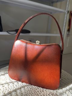 (Category: ) located in . Submitted by vintage_vogue6100 (Listing ID 1462140746, Image 1). Description: .