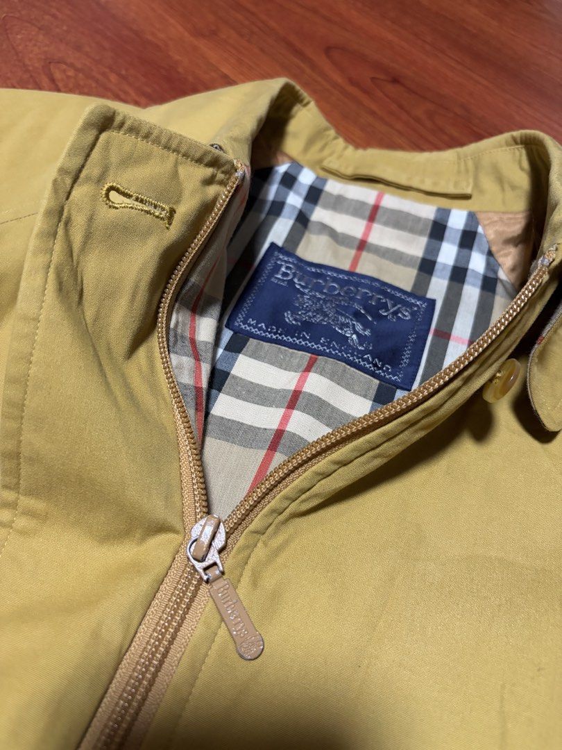 VINTAGE BURBERRYS HARRINGTON BLOUSON JACKET (Category: Coats, Jackets and Outerwear) located in Cavite. Submitted by frankiemnla (Listing ID 1462112433, Image 2). Description: L- 27 W- 23 Like new condition no issue Can do for sameday delivery Nationwide shipping.