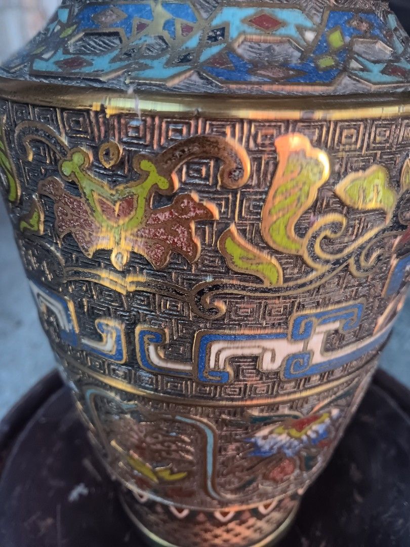 Vintage Champleve Vase (Category: Vases & Decorative Bowls) located in Las Pinas. Submitted by jesus1smysavi0r (Listing ID 1462105202, Image 2). Description: - Beautiful vintage vase - Intricate champleve enamel work - Detailed patterns and vibrant colors - Perfect for display or as a statement piece - Adds a touch of vintage charm to your home.
