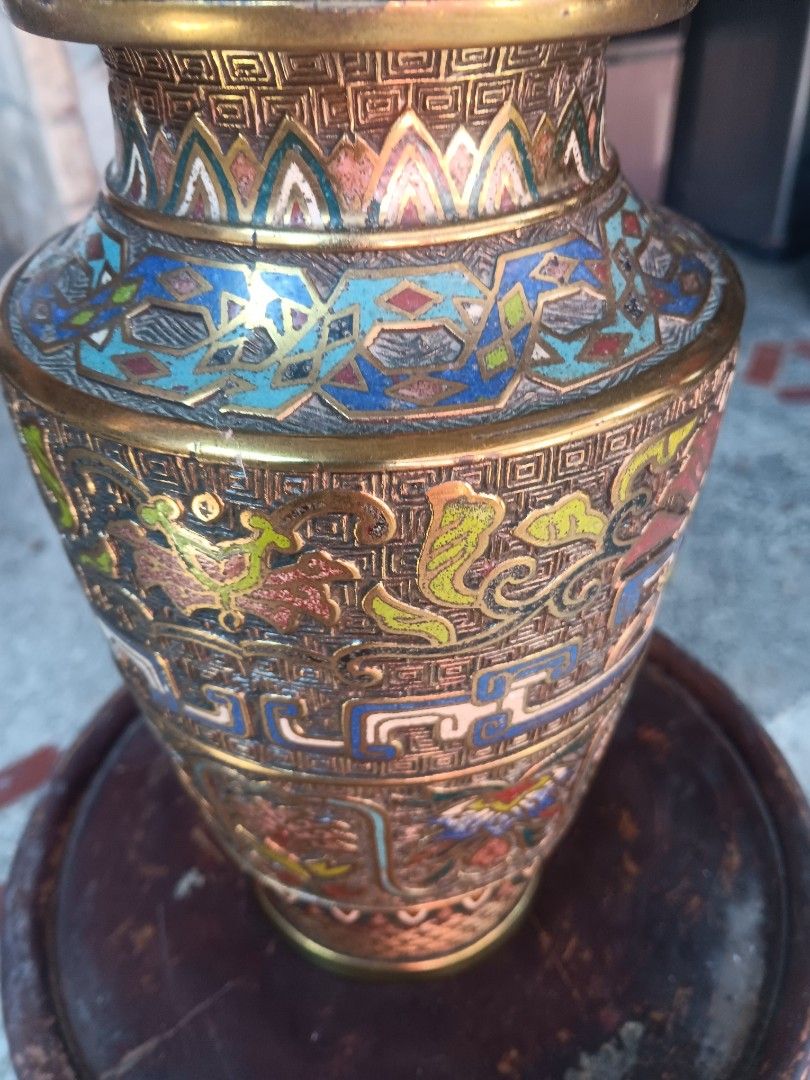Vintage Champleve Vase (Category: Vases & Decorative Bowls) located in Las Pinas. Submitted by jesus1smysavi0r (Listing ID 1462105202, Image 3). Description: - Beautiful vintage vase - Intricate champleve enamel work - Detailed patterns and vibrant colors - Perfect for display or as a statement piece - Adds a touch of vintage charm to your home.