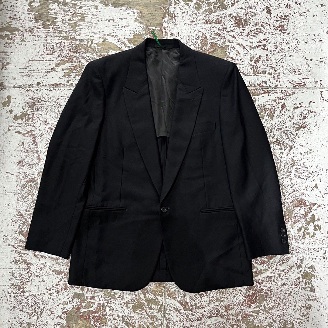 VINTAGE CHRISTIAN DIOR black single-button blazer featuring sharp peak lapels. (Category: Formal Shirts) located in Iloilo. Submitted by plugsta (Listing ID 1462129745, Image 1). Description: BLAZER CHRISTIAN DIOR SIZE: S-M MEASUREMENTS LAID FLAT (IN INCHES): WIDTH: 20.5 LENGTH: 28.5 SLEEVE LENGTH: 23 SS: 17 CONDITION: EXCELLENT FLAW/S: NONE.