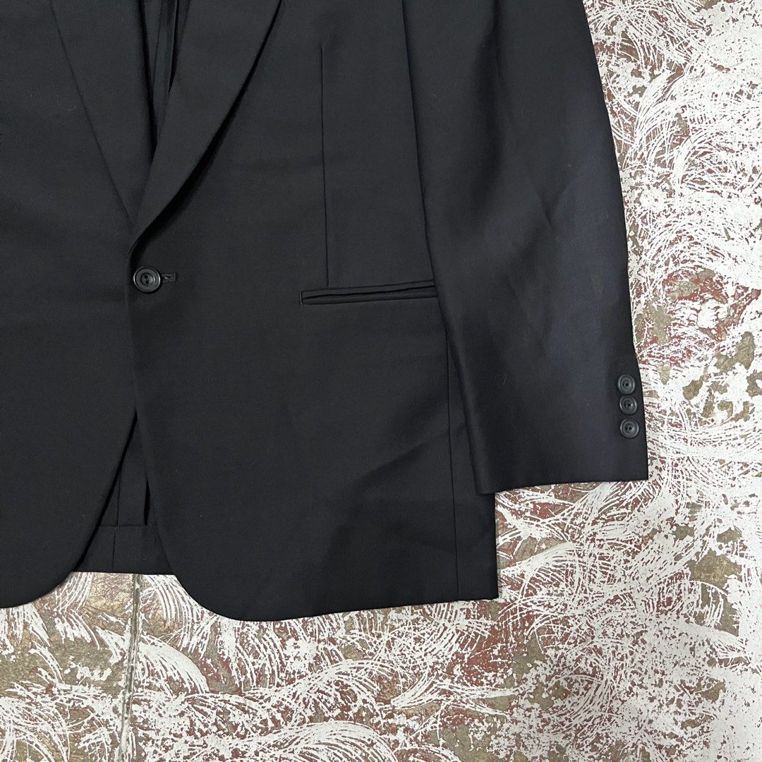 VINTAGE CHRISTIAN DIOR black single-button blazer featuring sharp peak lapels. (Category: Formal Shirts) located in Iloilo. Submitted by plugsta (Listing ID 1462129745, Image 2). Description: BLAZER CHRISTIAN DIOR SIZE: S-M MEASUREMENTS LAID FLAT (IN INCHES): WIDTH: 20.5 LENGTH: 28.5 SLEEVE LENGTH: 23 SS: 17 CONDITION: EXCELLENT FLAW/S: NONE.