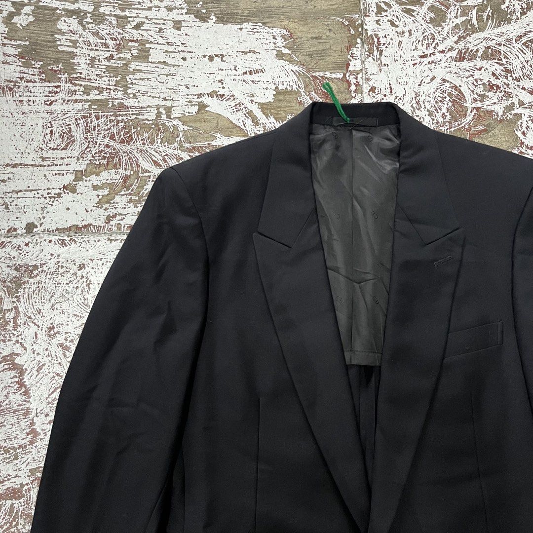 VINTAGE CHRISTIAN DIOR black single-button blazer featuring sharp peak lapels. (Category: Formal Shirts) located in Iloilo. Submitted by plugsta (Listing ID 1462129745, Image 3). Description: BLAZER CHRISTIAN DIOR SIZE: S-M MEASUREMENTS LAID FLAT (IN INCHES): WIDTH: 20.5 LENGTH: 28.5 SLEEVE LENGTH: 23 SS: 17 CONDITION: EXCELLENT FLAW/S: NONE.