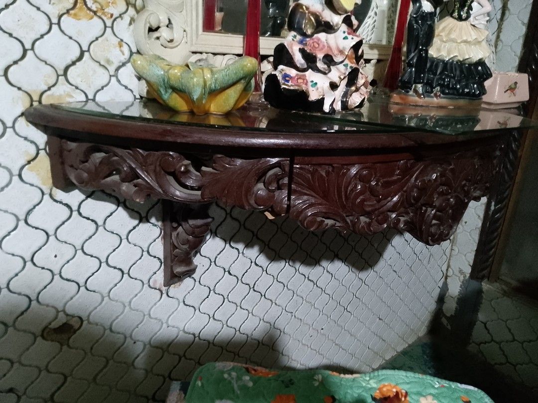Vintage console table narra wood (Category: Wall Decor) located in Malabon City. Submitted by bugoy18 (Listing ID 1462126413, Image 3). Description: .