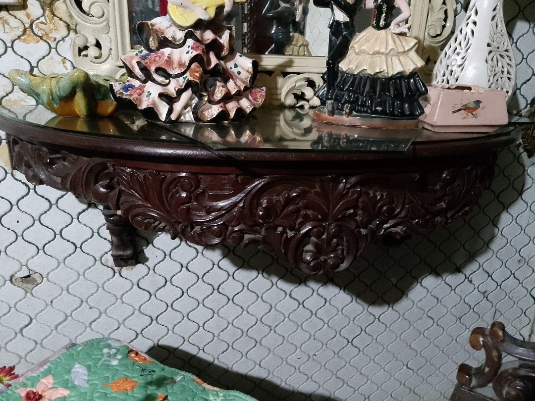 Vintage console table narra wood (Category: Wall Decor) located in Malabon City. Submitted by bugoy18 (Listing ID 1462126413, Image 2). Description: .