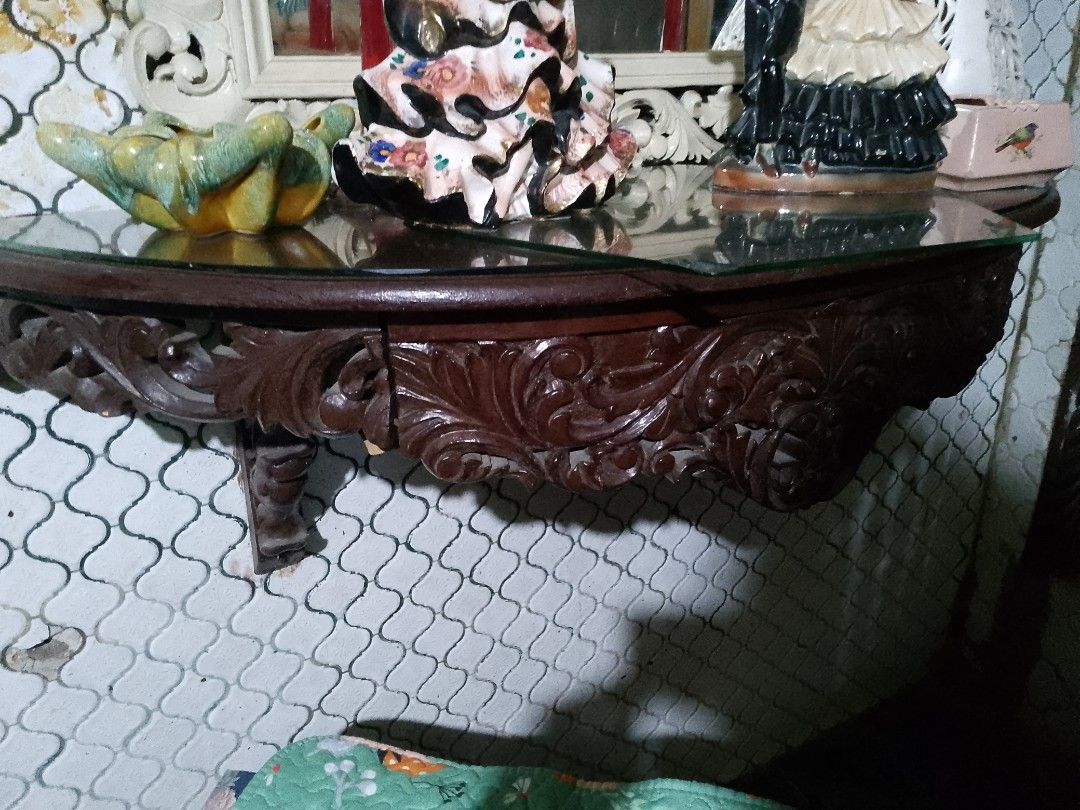 Vintage console table narra wood (Category: Wall Decor) located in Malabon City. Submitted by bugoy18 (Listing ID 1462126413, Image 1). Description: .