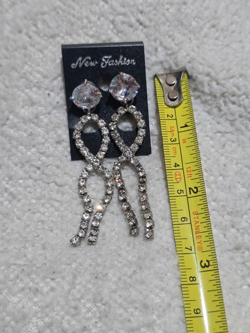 Vintage diamond dangling earrings (Category: Earrings) located in Ligao. Submitted by veetrinkets (Listing ID 1462169782, Image 2). Description: stud earrings diamond drop earrings.