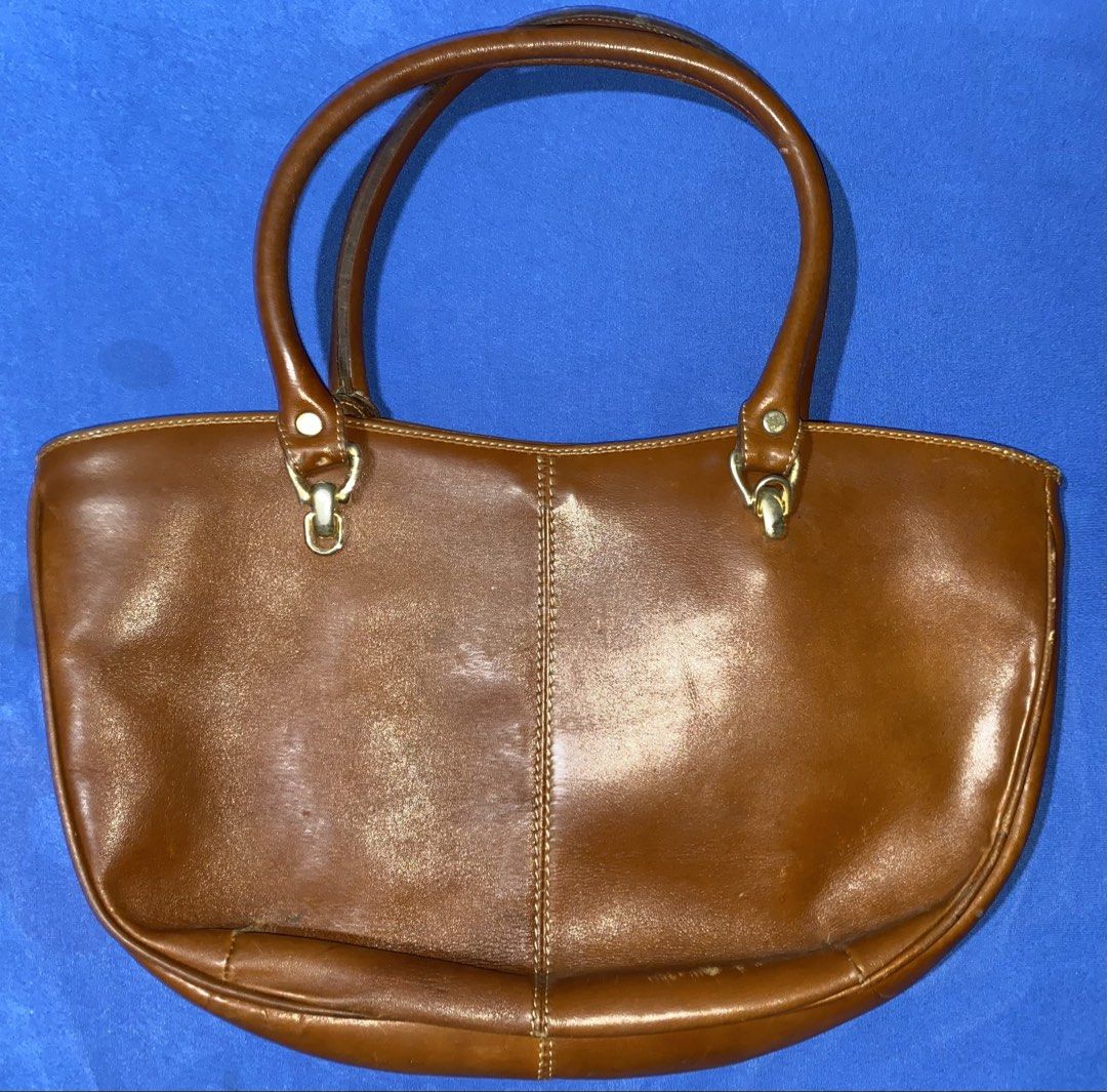 vintage hard leather brown shoulder bag (Category: Shoulder Bags) located in Manila. Submitted by dearjahrnal (Listing ID 1462114173, Image 2). Description: .