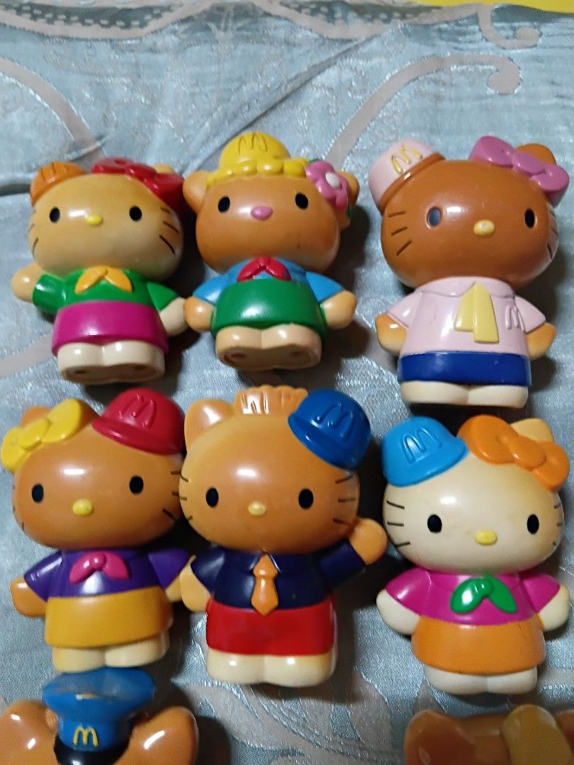 Vintage Mcdonald's Sanrio Hello Kitty (Category: Character Goods) located in Quezon City. Submitted by coffeeyuki56158 (Listing ID 1462063416, Image 3). Description: Vintage Mcdonalds Sanrio Hello Kitty sold as set po tho yellowish they are still presentable and colorful , expect from a secondhand and vintage already from 2001 mcdonalds happy meal good for hello kitty collectors check all photos po thanks qc areas meet ups and malls.