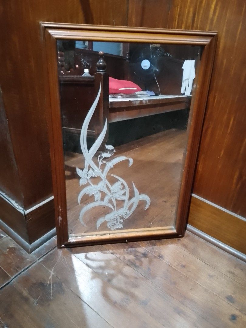 Vintage mirror (Category: Mirrors) located in Malabon City. Submitted by bugoy18 (Listing ID 1462169598, Image 2). Description: .