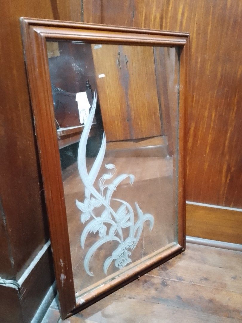 Vintage mirror (Category: Mirrors) located in Malabon City. Submitted by bugoy18 (Listing ID 1462169598, Image 1). Description: .