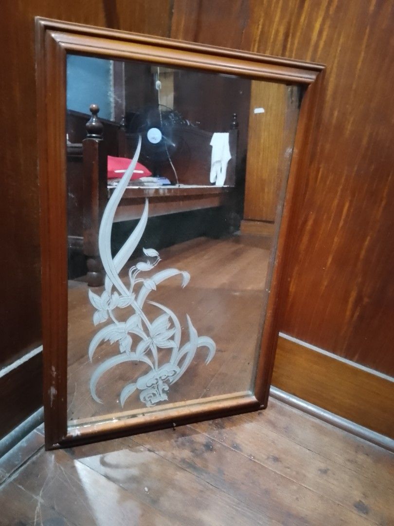 Vintage mirror (Category: Mirrors) located in Malabon City. Submitted by bugoy18 (Listing ID 1462169598, Image 3). Description: .