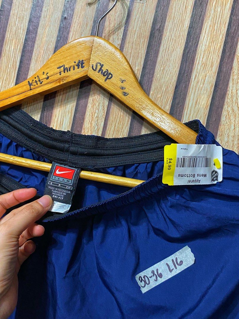 Vintage nike (Category: Shorts) located in Manila. Submitted by killianthriftshop1096 (Listing ID 1462191973, Image 3). Description: As new condirion 9.8/10 Condition No issue.