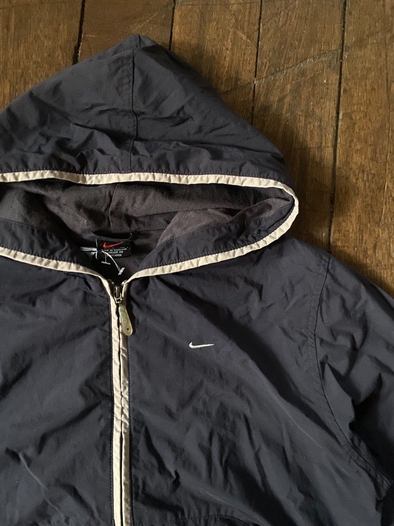 Vintage Nike Windbreaker 💥 (Category: Coats, Jackets and Outerwear) located in Batangas. Submitted by adoboqt (Listing ID 1462182449, Image 3). Description: .