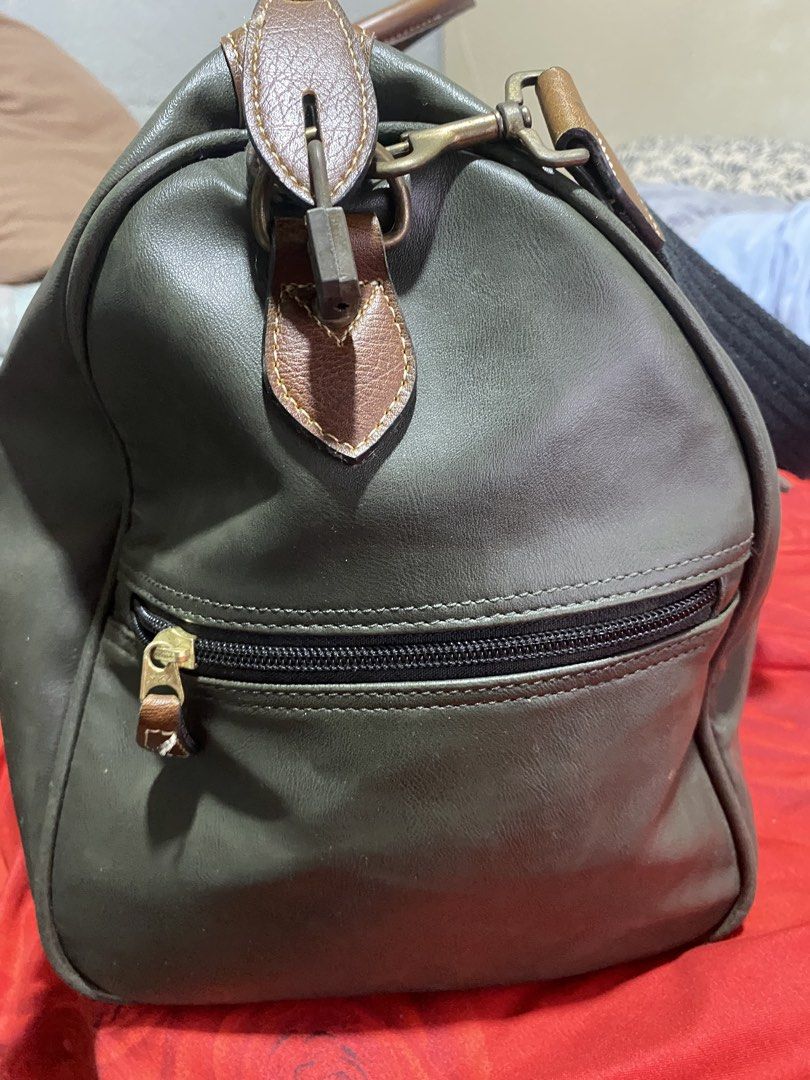 Vintage Ossel Leather Duffle Bag with Lock (Category: Luxury Bags & Wallets) located in Manila. Submitted by cdb_22 (Listing ID 1462226866, Image 3). Description: - Classic Ossel duffle bag - Color: Dark green with brown leather accents - Features: Main compartment and front zip pocket - Includes: Original lock and keys - Ideal for: Weekend trips or carry-on luggage.