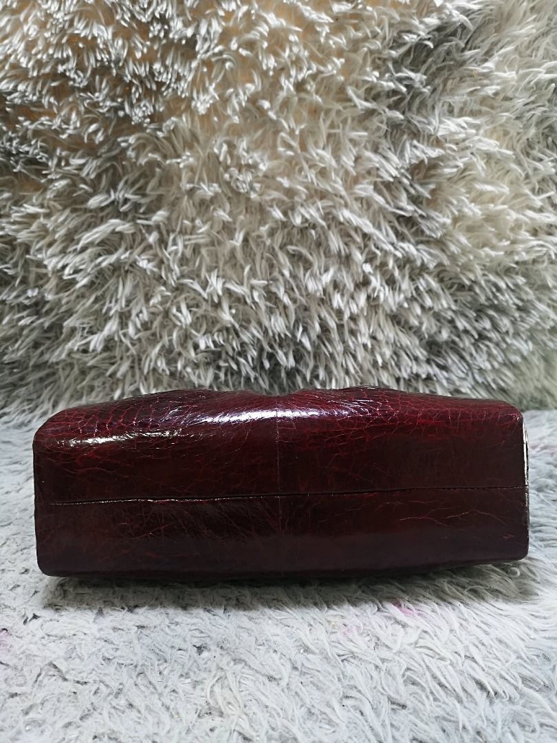Vintage Style Exotic Textured Embossed Hand Bag (Category: Purses & Pouches) located in Santa Cruz. Submitted by jmy_surplus.2 (Listing ID 1462043262, Image 3). Description: Size ; L- 8 W - 11 Color ; Red Type ; Hand bag Brand ; No brand Material ; Leather Style ; Dark Red Exotic Hand bag LR 165 JMY 4 Batch #220.