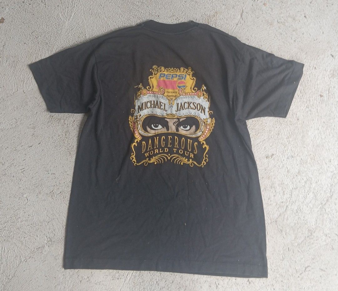 Vintage tshirt (Category: Tshirts & Polo Shirts ) located in Santo Tomas. Submitted by teofilo-thrifted (Listing ID 1462058539, Image 2). Description: vintage tshirt need wash size large tag price 1800 free shipping.