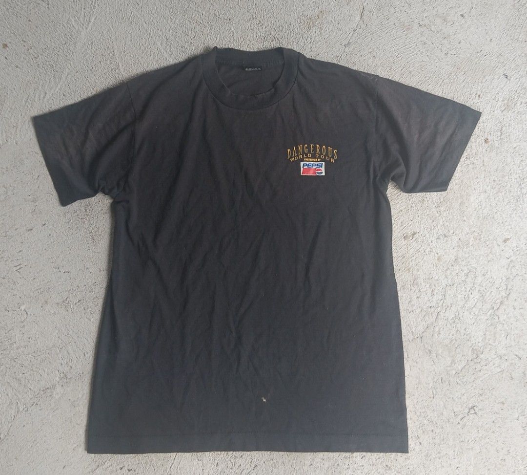 Vintage tshirt (Category: Tshirts & Polo Shirts ) located in Santo Tomas. Submitted by teofilo-thrifted (Listing ID 1462058539, Image 1). Description: vintage tshirt need wash size large tag price 1800 free shipping.