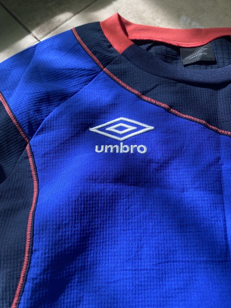 Vintage Umbro Longsleeve (Category: Activewear) located in Manila. Submitted by thrift-things (Listing ID 1462039362, Image 2). Description: .