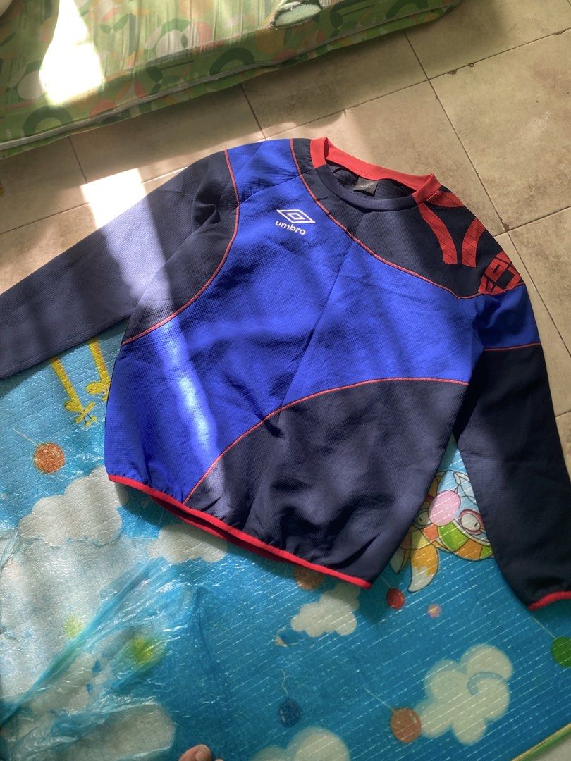 Vintage Umbro Longsleeve (Category: Activewear) located in Manila. Submitted by thrift-things (Listing ID 1462039362, Image 1). Description: .