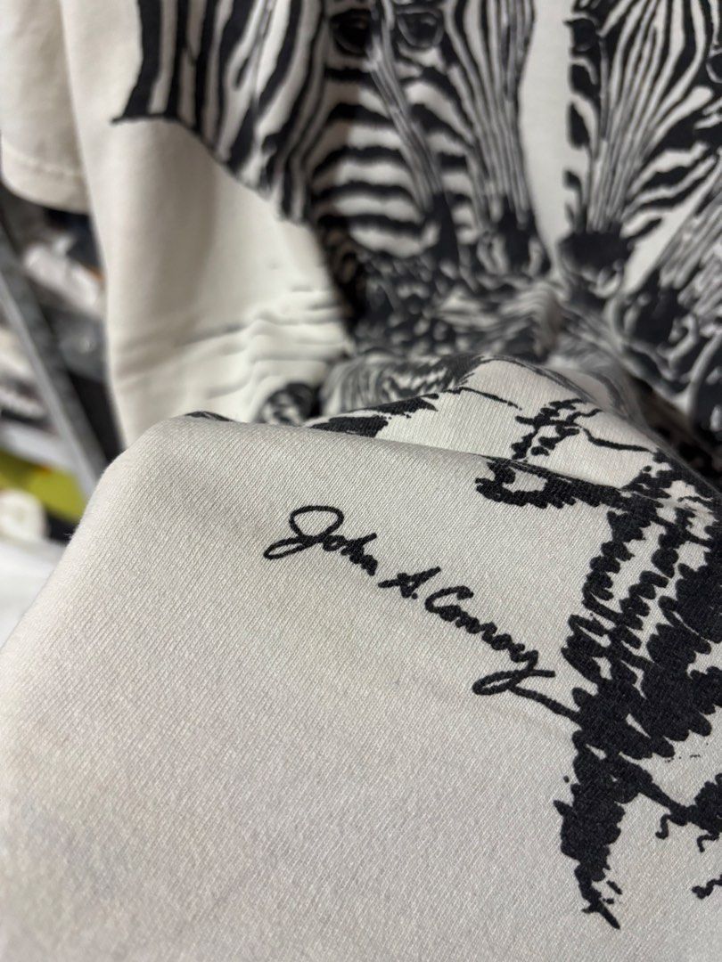 Vintage Zebra Art Tee (Category: Tshirts & Polo Shirts ) located in Lucena. Submitted by __betterbargains (Listing ID 1462083433, Image 3). Description: Vintage Zebra Art Tee XL (24 x 30) ₱2,000 + SF.