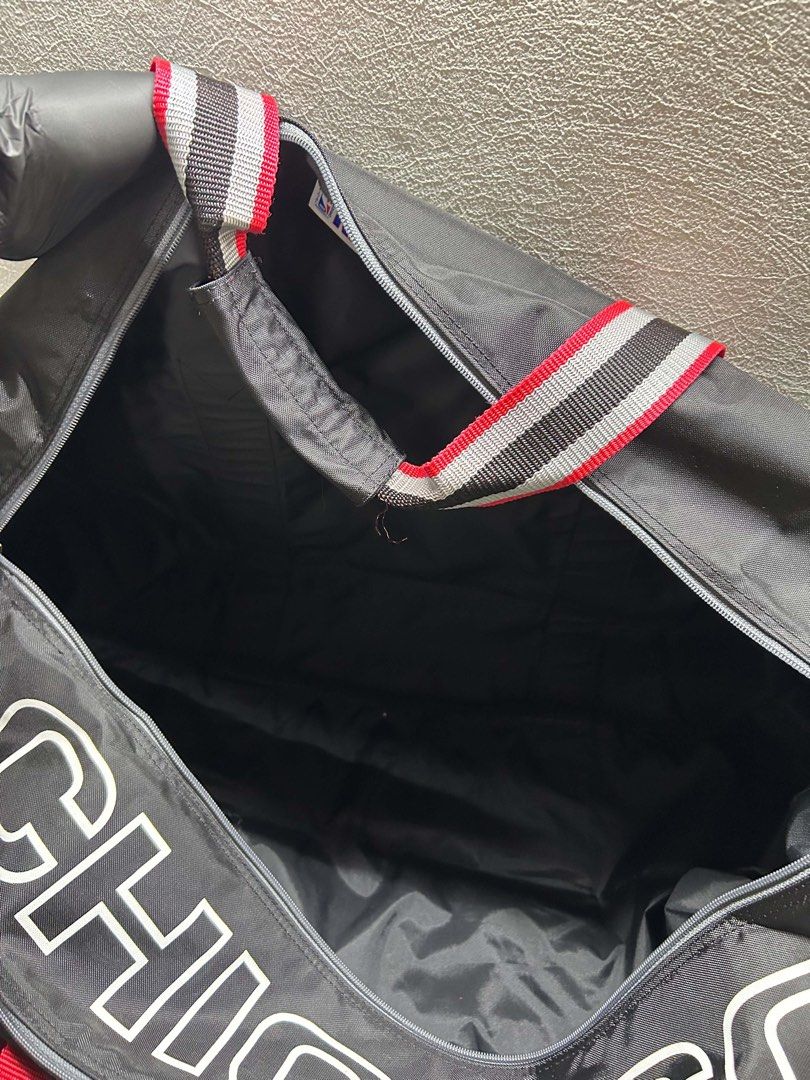 Vintahe 90’s chicago duffle bag (Category: Sling Bags) located in Manila. Submitted by aries.15 (Listing ID 1462058499, Image 3). Description: Vintage 90’s Chicago bulls duffle bag no issue brandnew with hangtag 👀😈 78 liters 🥶 .