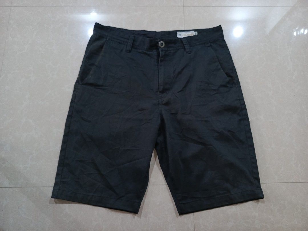 Volcom Black Chino Shorts Size 30 (Category: Shorts) located in Cabatuan. Submitted by penthegreat (Listing ID 1462109882, Image 1). Description: - Volcom chino shorts - Color: Black - Size: 33 waist - Classic design with front and back pockets - Volcom logo on back pocket and hem - Perfect for casual wear - Comfortable fit.