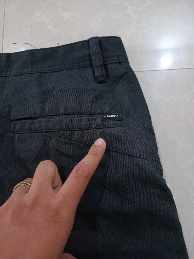 Volcom Black Chino Shorts Size 30 (Category: Shorts) located in Cabatuan. Submitted by penthegreat (Listing ID 1462109882, Image 3). Description: - Volcom chino shorts - Color: Black - Size: 33 waist - Classic design with front and back pockets - Volcom logo on back pocket and hem - Perfect for casual wear - Comfortable fit.