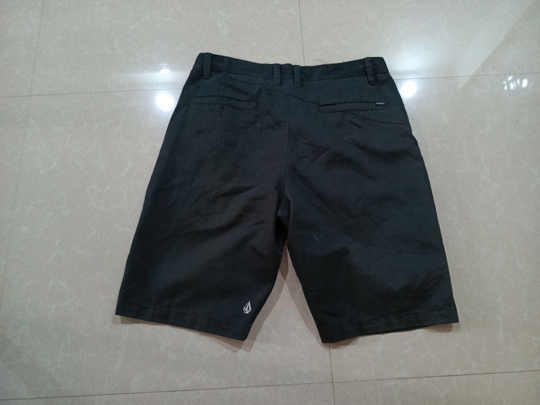 Volcom Black Chino Shorts Size 30 (Category: Shorts) located in Cabatuan. Submitted by penthegreat (Listing ID 1462109882, Image 2). Description: - Volcom chino shorts - Color: Black - Size: 33 waist - Classic design with front and back pockets - Volcom logo on back pocket and hem - Perfect for casual wear - Comfortable fit.