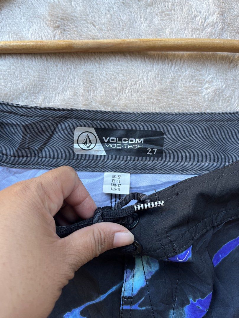 Volcom board short (Category: Swim Trunks & Board Shorts) located in Baler. Submitted by shneyy (Listing ID 1462167541, Image 3). Description: Size:27.