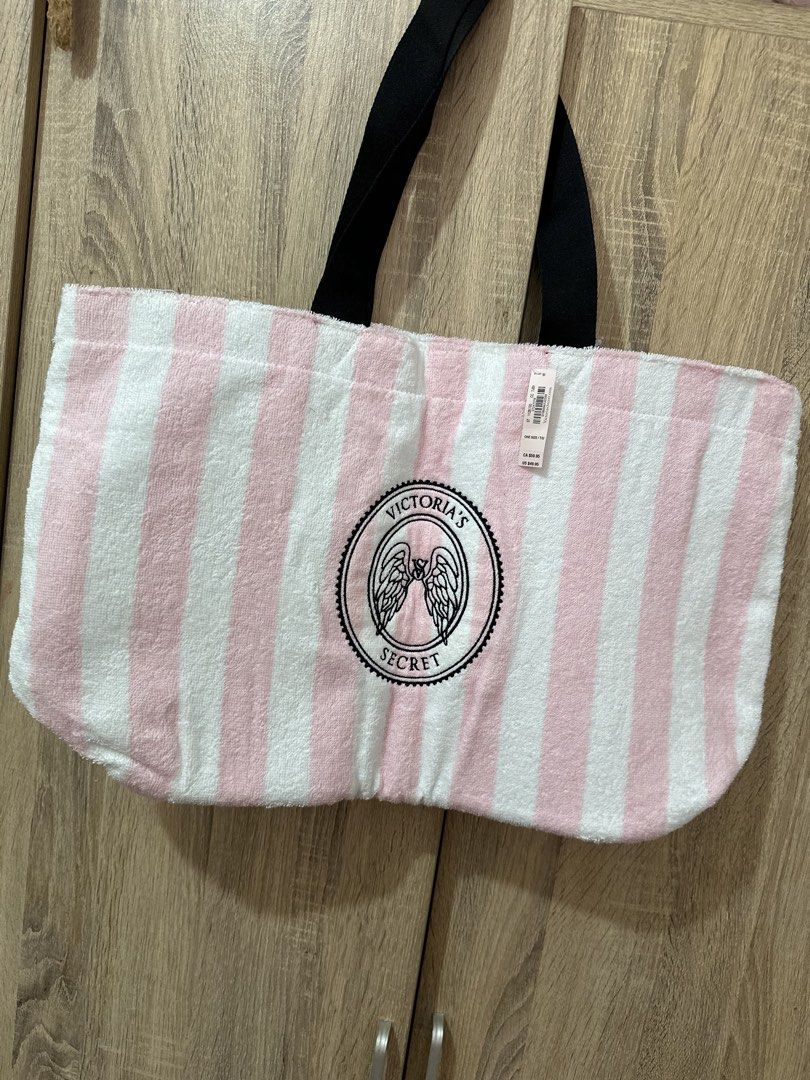 VS tote bag (Category: Tote Bags) located in Marikina City. Submitted by lad_23 (Listing ID 1462109936, Image 1). Description: From USA. Brand new with tag..