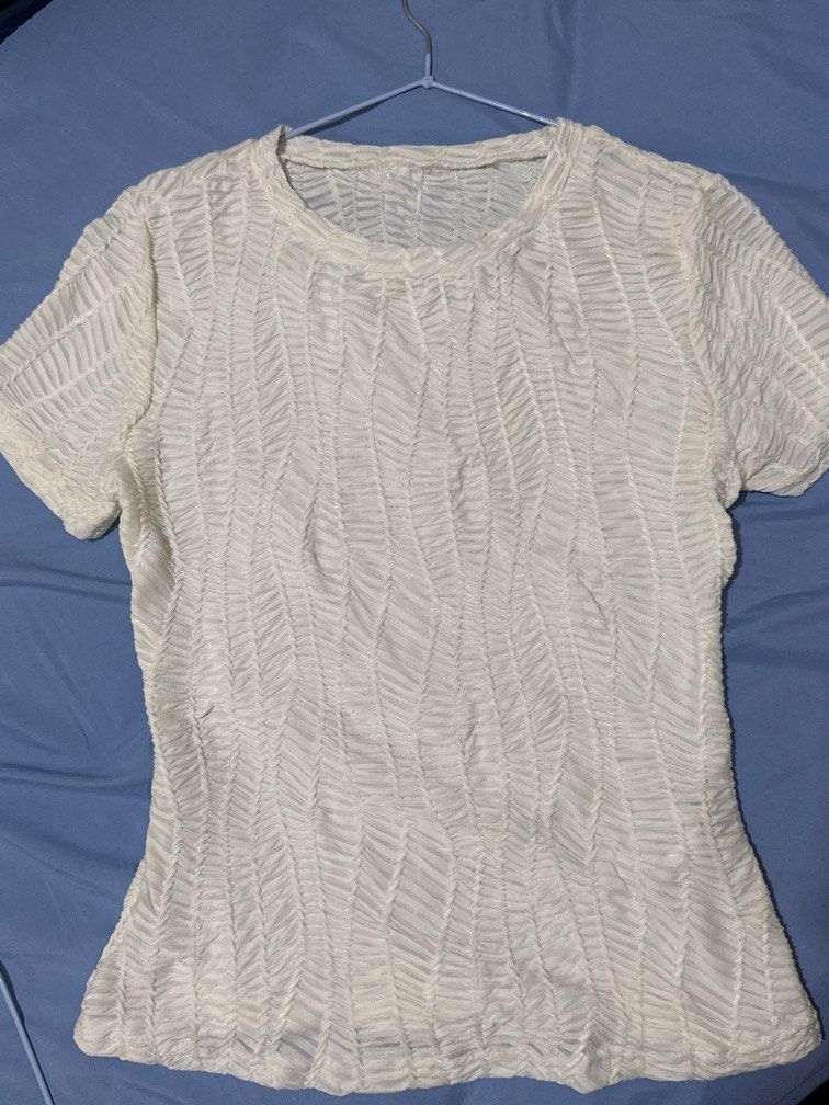 White Blouse (Category: Shirts) located in Manila. Submitted by jannine_closet (Listing ID 1462188893, Image 1). Description: .