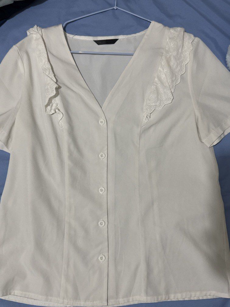 White Button Down V neck Blouse (Category: Blouses) located in Manila. Submitted by jannine_closet (Listing ID 1462189125, Image 1). Description: .