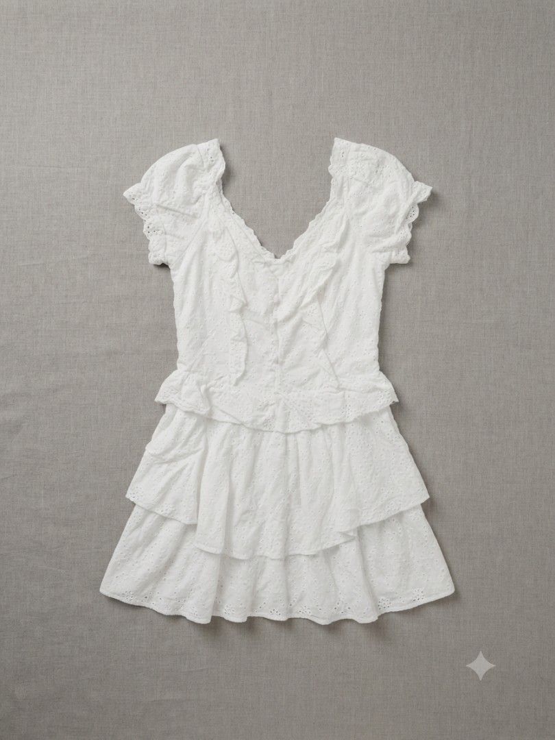 White dress (Category: Dresses) located in Manila. Submitted by yraeclub (Listing ID 1462126361, Image 1). Description: may patali-tali sa harap ♡ size: S-M.
