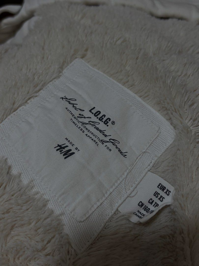 White Fur Sweater (Category: Coats, Jackets and Outerwear) located in Baguio. Submitted by fionabanana (Listing ID 1462115006, Image 2). Description: .