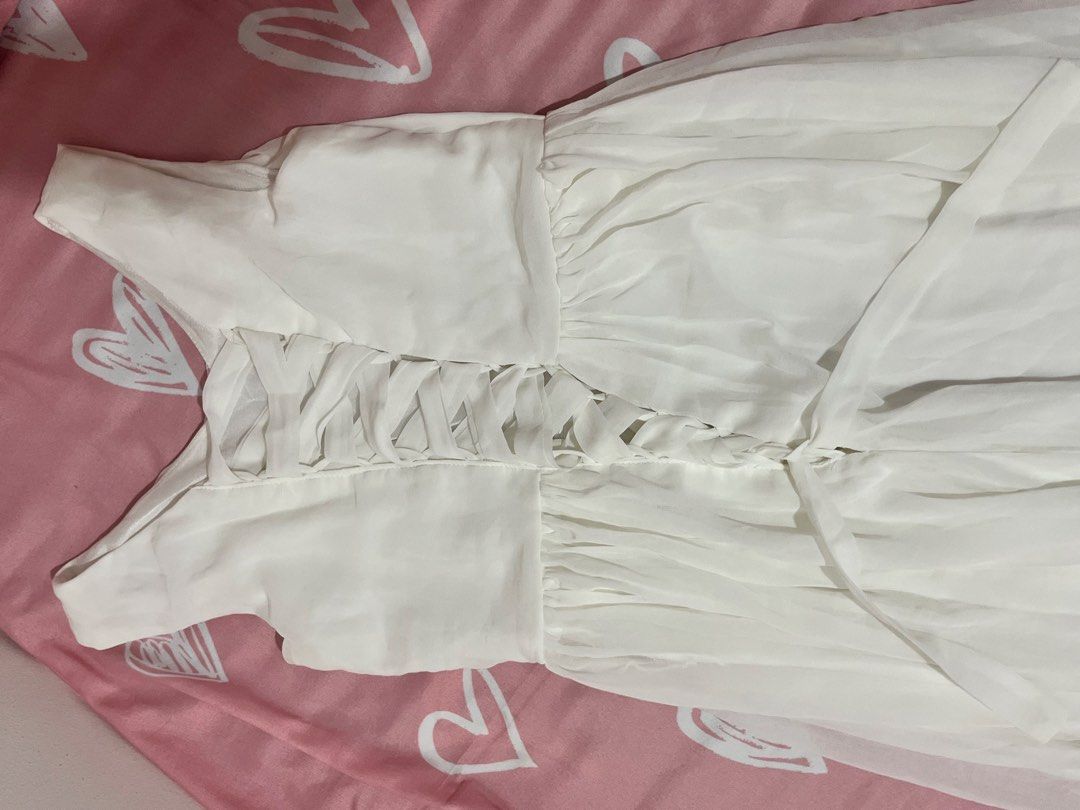 White Long Dress (Category: Dresses) located in Antipolo. Submitted by sldchloe_declutters (Listing ID 1462189893, Image 3). Description: Decluttering •xs-s • pwede pang civil wed <3 Loc: Antipolo.