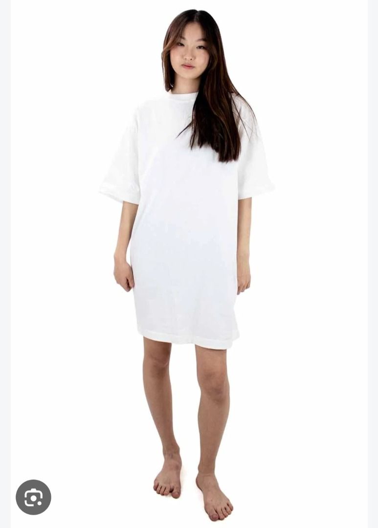 White Oversized T-Shirt Dress (Category: Dresses) located in Manila. Submitted by katkween23 (Listing ID 1462090065, Image 1). Description: - Simple white t-shirt dress - Loose and comfortable fit - Short sleeves - Length: Above the knee - Ideal for casual wear or lounging - Versatile: Pairs well with sneakers or sandals - A wardrobe essential.