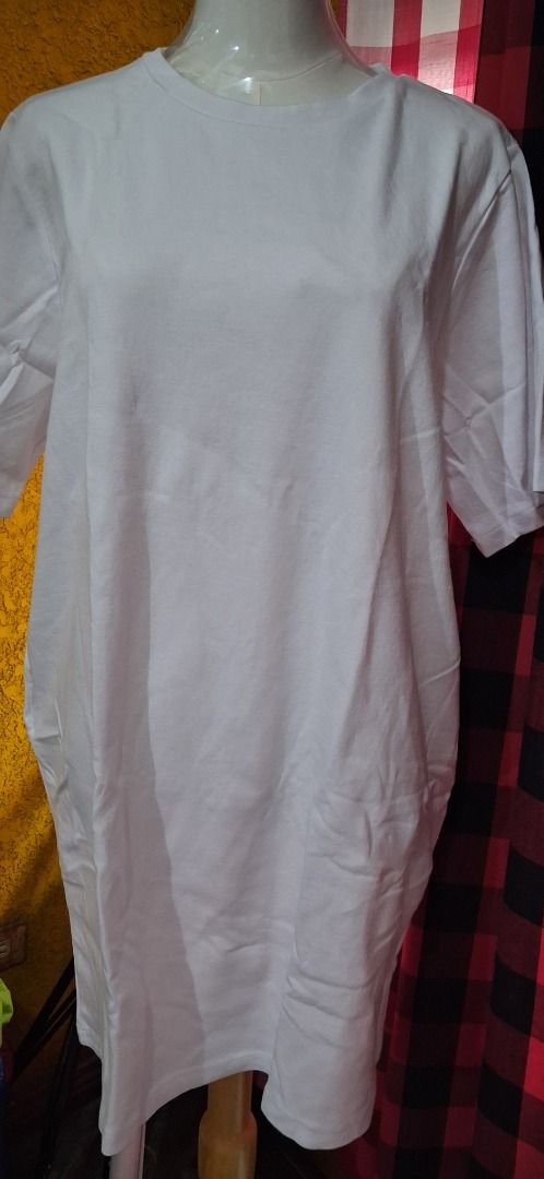 White Oversized T-Shirt Dress (Category: Dresses) located in Manila. Submitted by katkween23 (Listing ID 1462090065, Image 2). Description: - Simple white t-shirt dress - Loose and comfortable fit - Short sleeves - Length: Above the knee - Ideal for casual wear or lounging - Versatile: Pairs well with sneakers or sandals - A wardrobe essential.