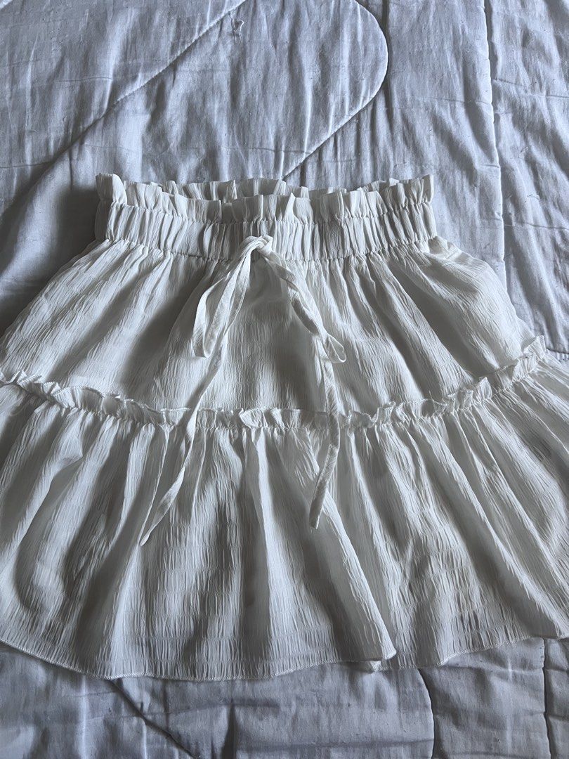 White Puffy Layered Short Skirt (Category: Skirts) located in Taguig. Submitted by gingerderp (Listing ID 1462137484, Image 1). Description: Super adorable! Perfect with all kinds of looks and can easily be dressed up or down :) .