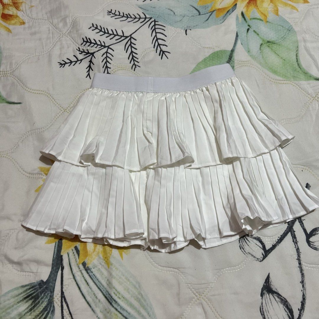 white ruffle skirt (Category: Skirts) located in Bacoor. Submitted by prelovedbytrace (Listing ID 1462184064, Image 1). Description: .