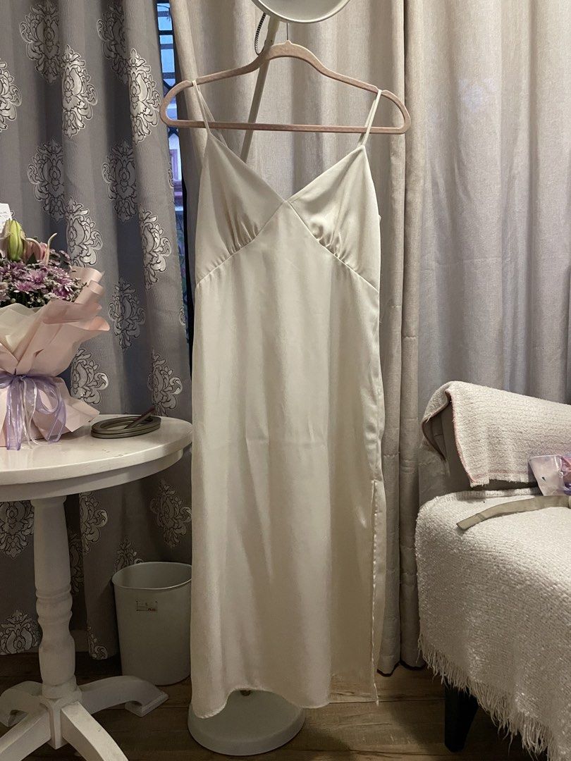 White Slip Dress with Side Slit (Category: Dresses) located in Quezon City. Submitted by sha.jge (Listing ID 1462134136, Image 1). Description: ❗️FOR SALE ❗️ White Slip Dress with Side Slit - Condition: 10/10. Used once - Cream-colored - Midi length with a side slit - Adjustable spaghetti straps for a - Fits Small to Medium - Selling for 350 pesos Send me a PM for more details!.