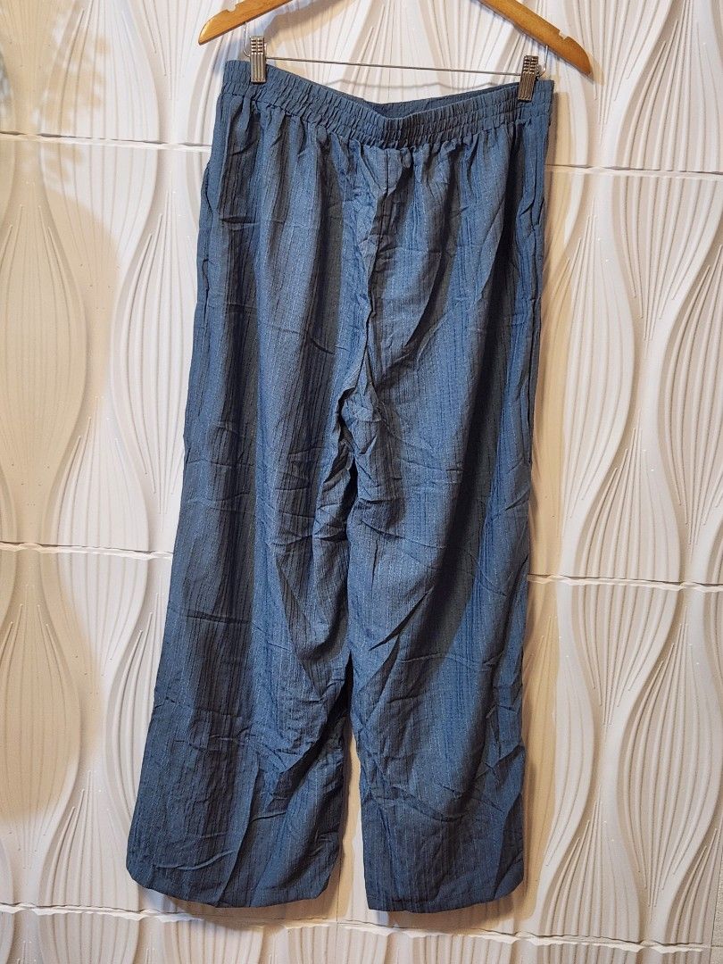 Wide leg pants (Category: Other Bottoms) located in Marikina City. Submitted by KanamiFinds (Listing ID 1462143108, Image 2). Description: waist: 32 to 38 inches length: 40 inches from waist.