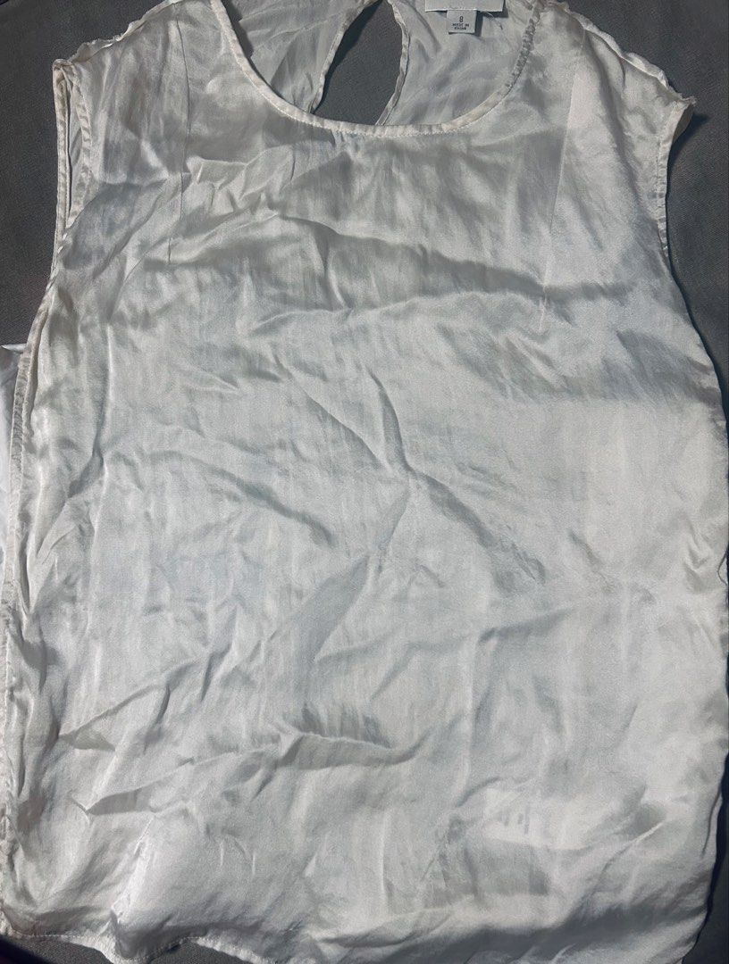 WITCHERY (Category: Blouses) located in Davao. Submitted by sart0ria85 (Listing ID 1462177545, Image 3). Description: A silk sleeveless blouse in Ecru. 100% SILK. Side trims are made of 100% COTTON. MADE IN CHINA 🇨🇳 LARGE. Size 8 VERY GOOD CONDITION (89/100) .