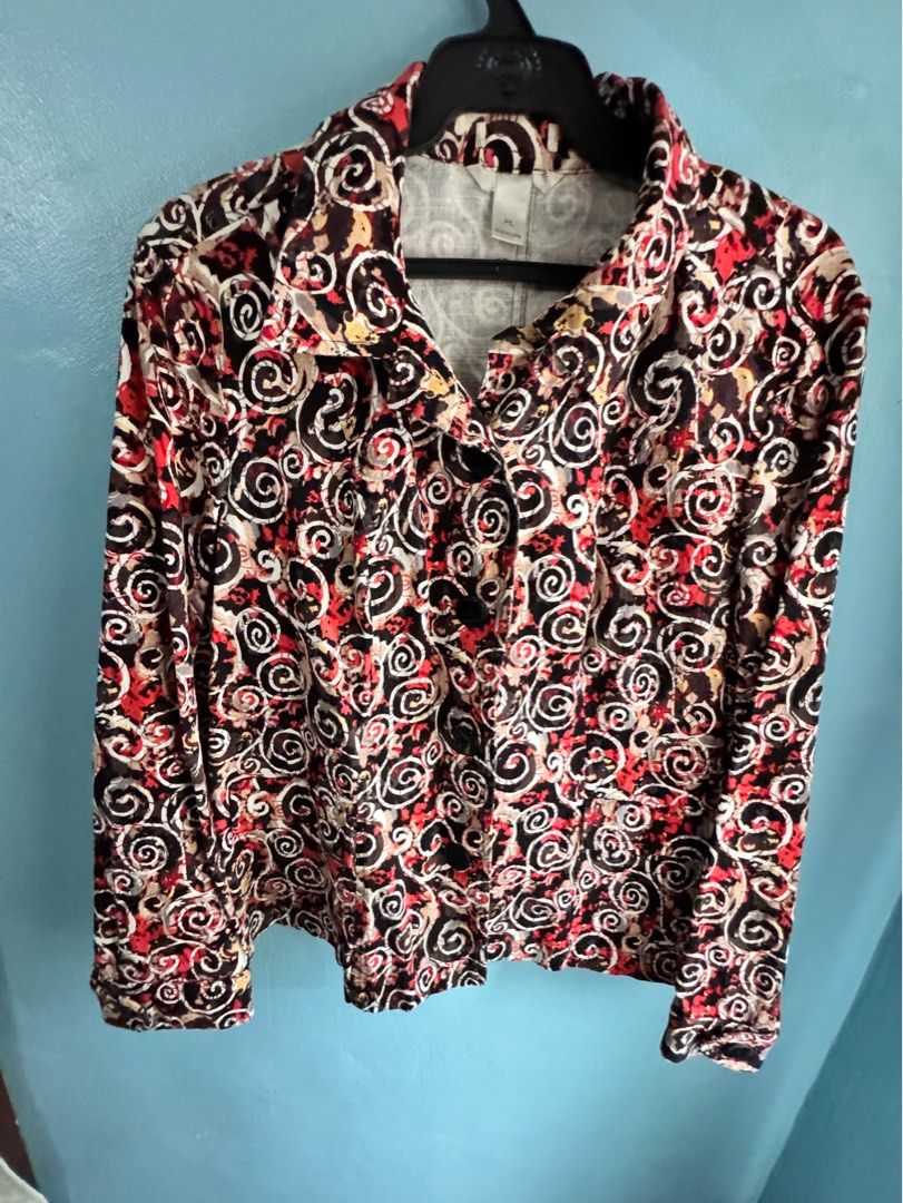 Women's Printed Button-Up Blouse (Category: Blouses) located in Dumaguete. Submitted by dayvi143 (Listing ID 1462260982, Image 1). Description: - Preloved - Cool patterned blouse - Button-up front - Collared neckline - Red, black, brown, and white swirl print - Perfect for dressing up or down - Material: Denim.