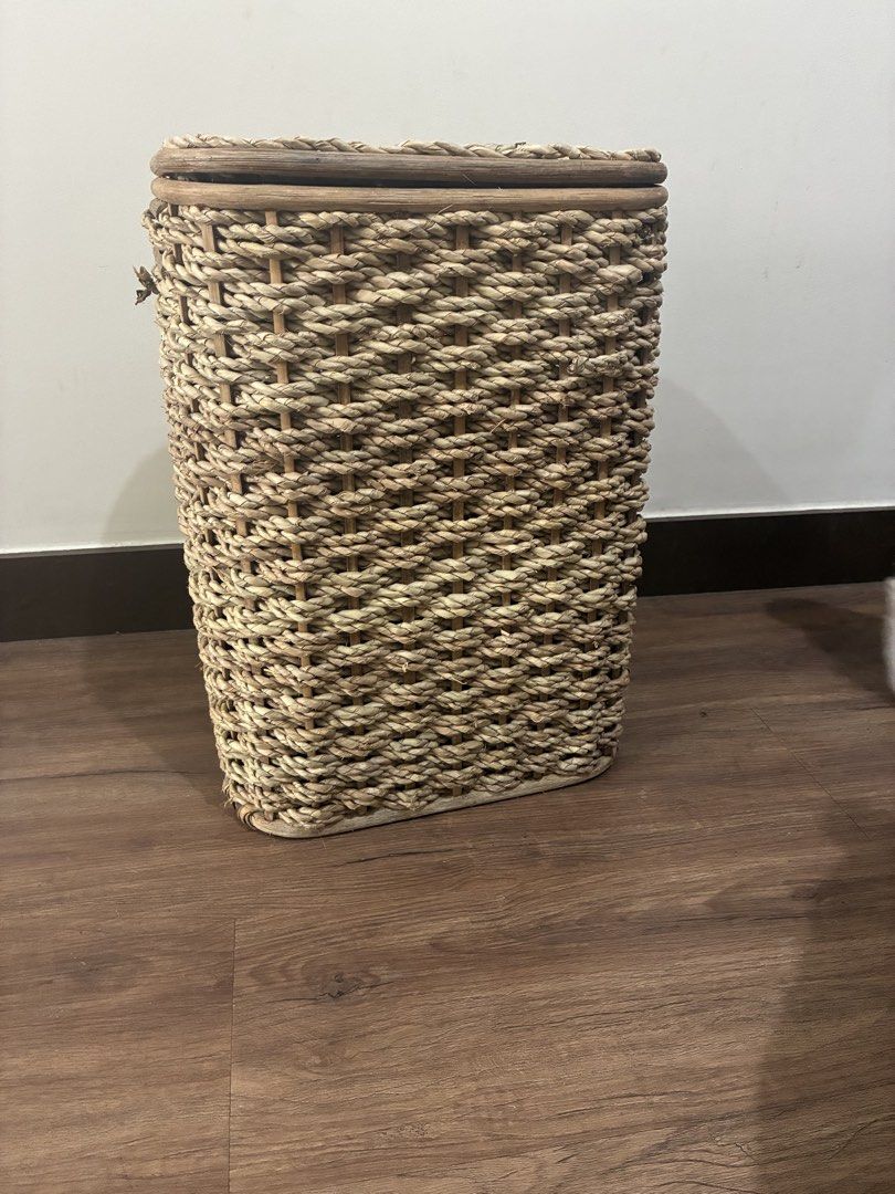 Woven Laundry Basket with Lid (Category: Laundry Baskets) located in Marikina City. Submitted by yunisv (Listing ID 1462049155, Image 1). Description: - Natural woven laundry basket - Features a lid for a tidy look - Ideal for storing clothes or other items - Thick and sturdy weave construction - Enhances any room's decor - Dimensions: Approx. [insert height] tall x [insert width] wide - Helps keep your space organized.