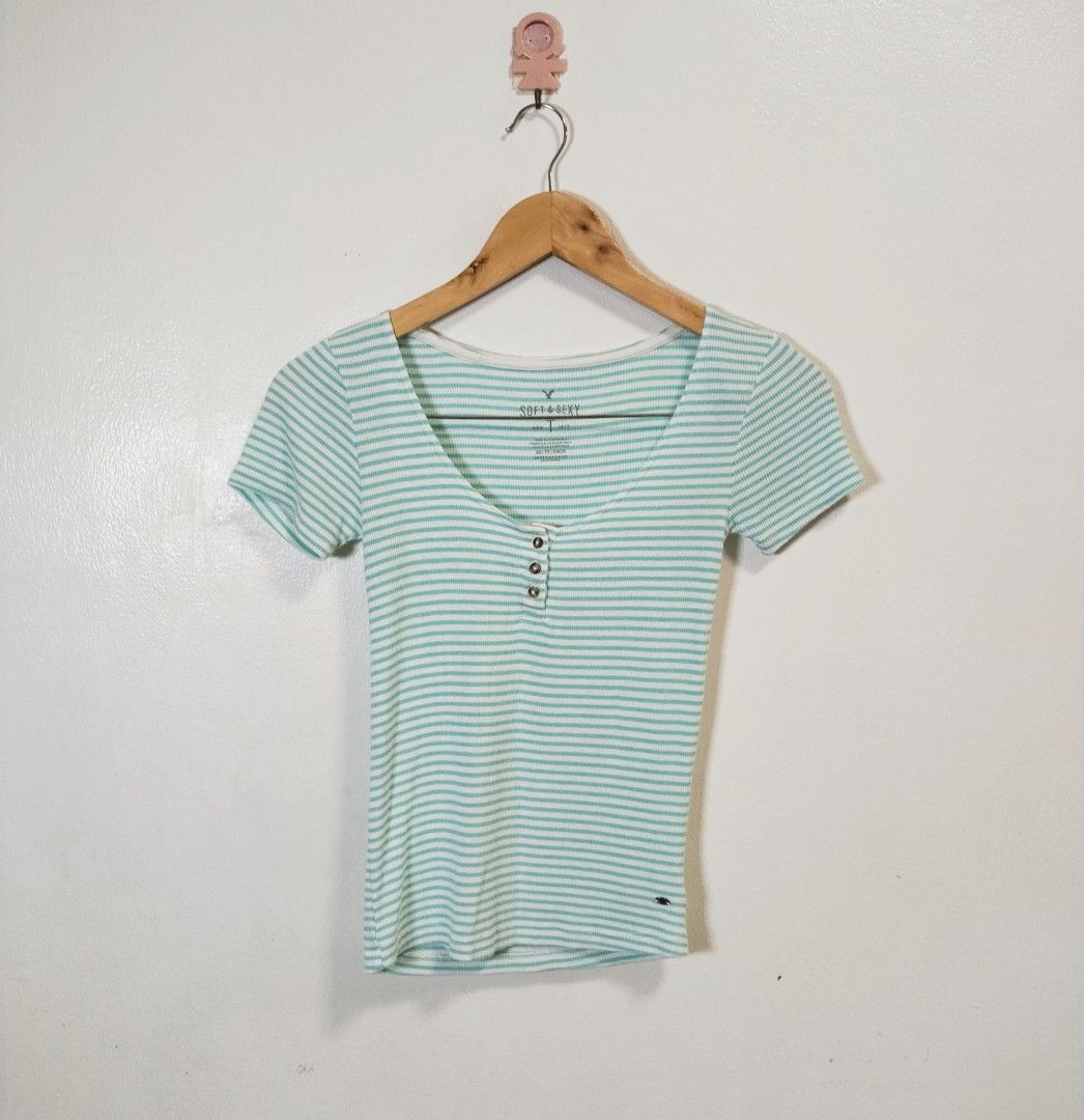 Y2k American eagle henley top (Category: Shirts) located in Pateros City. Submitted by blashjunks.y2k (Listing ID 1462244526, Image 2). Description: Y2K AMERICAN EAGLE HENLEY TOP SIZE XS ON TAG 350PHP MSG US.