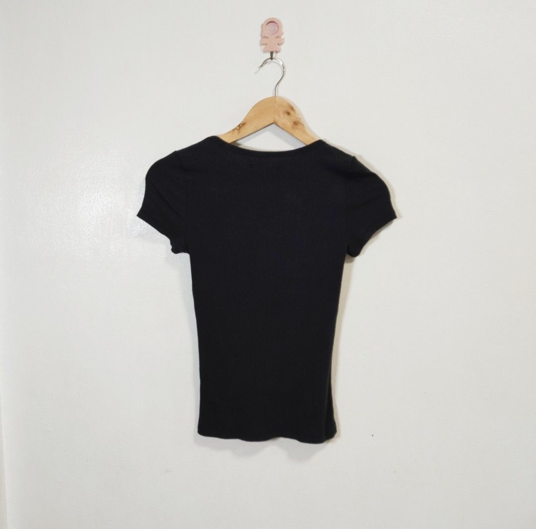 Y2k hollister (Category: Shirts) located in Pateros City. Submitted by blashjunks.y2k (Listing ID 1462244730, Image 3). Description: Y2K HOLLISTER SIZE SMALL 350PHP MSG US.