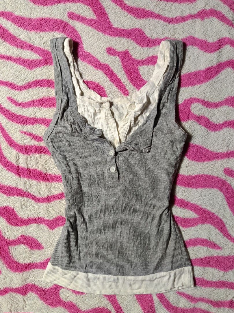 Y2k layered-style Henley sleeveless top (Category: Sleeveless) located in Binangonan. Submitted by uhwhynot (Listing ID 1462126344, Image 1). Description: .