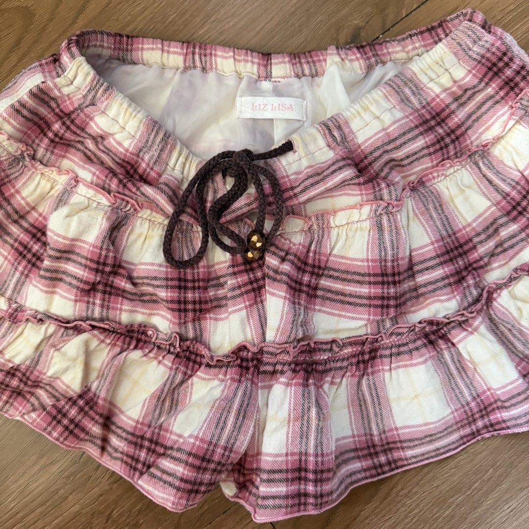 Y2k liz lisa plaid mini skort (Category: Skirts) located in Angeles City. Submitted by sadgurlsneedmoney_ (Listing ID 1462082087, Image 3). Description: Rare to find! Slightly nego, dm ur offer.